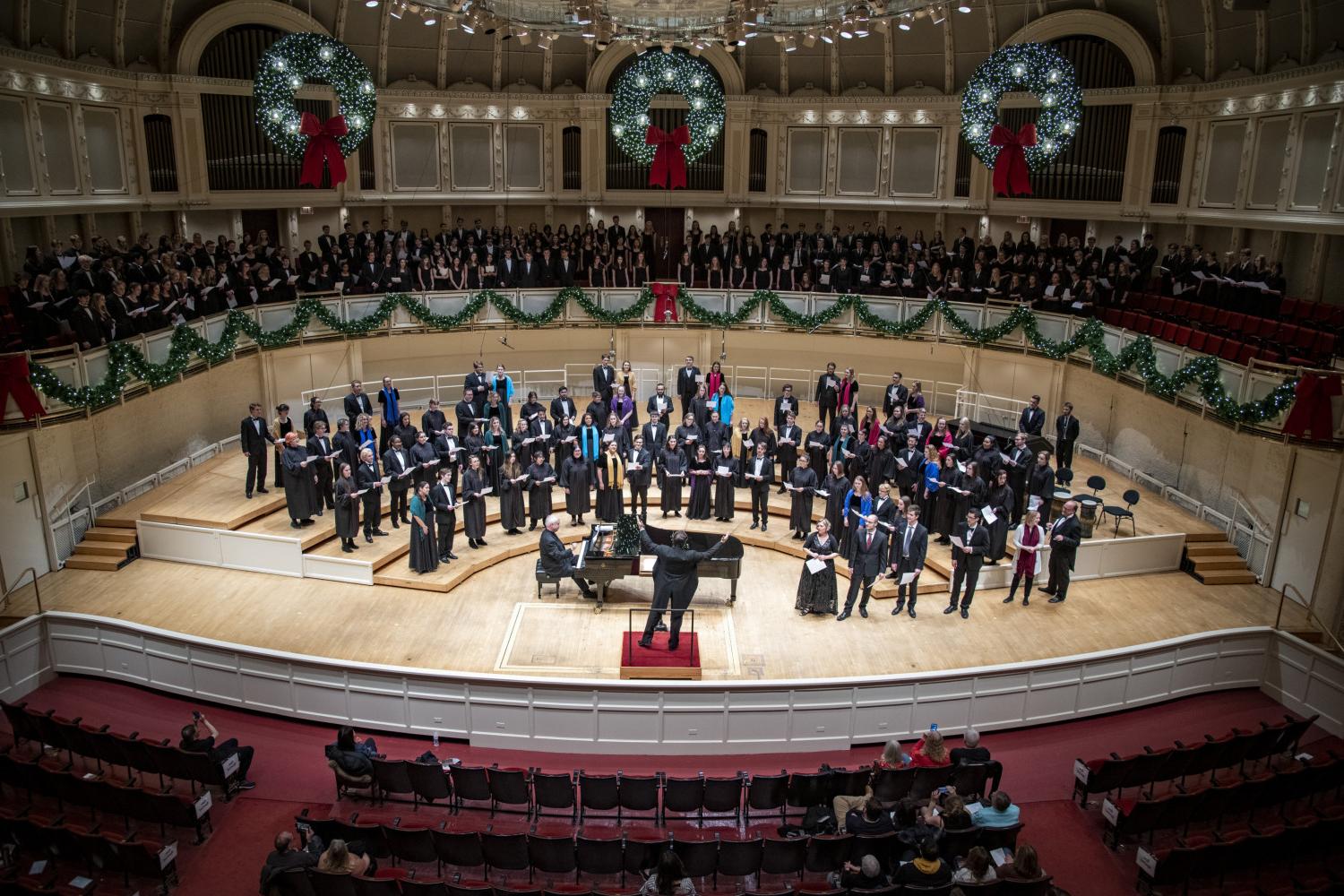 The <a href='http://yf.takechargesummit.com'>bv伟德ios下载</a> Choir performs in the Chicago Symphony Hall.
